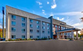 Hampton Inn Waterbury 3*